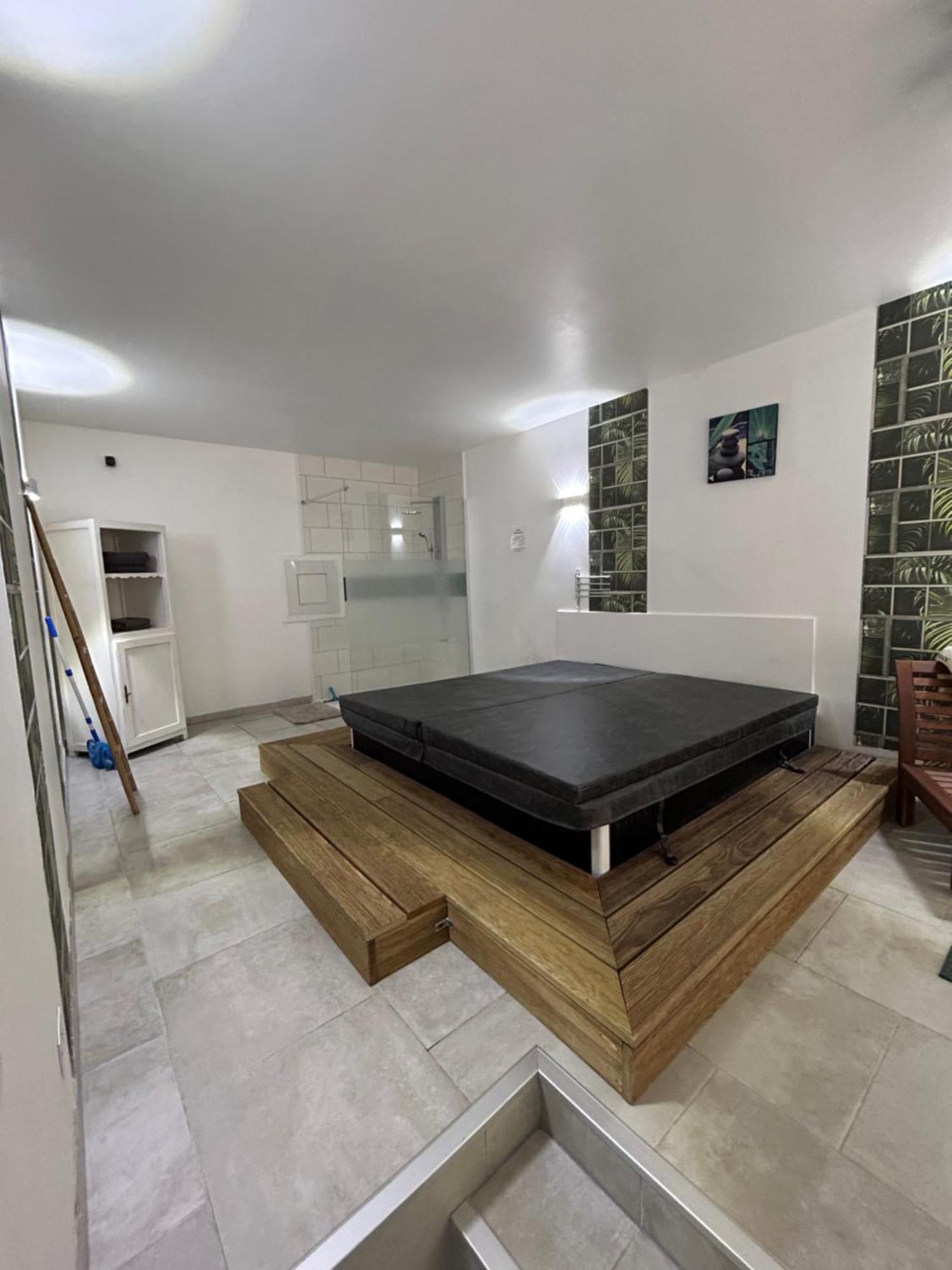 Loft And Spa Les Preaux Eksteriør billede